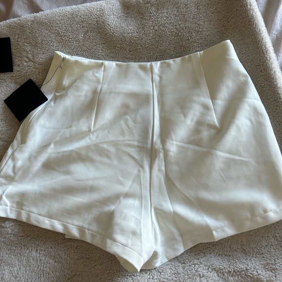 Lulu’s exceptionally styled ivory lace-up two-piece skort romper - Size S - Picture 5 of 5